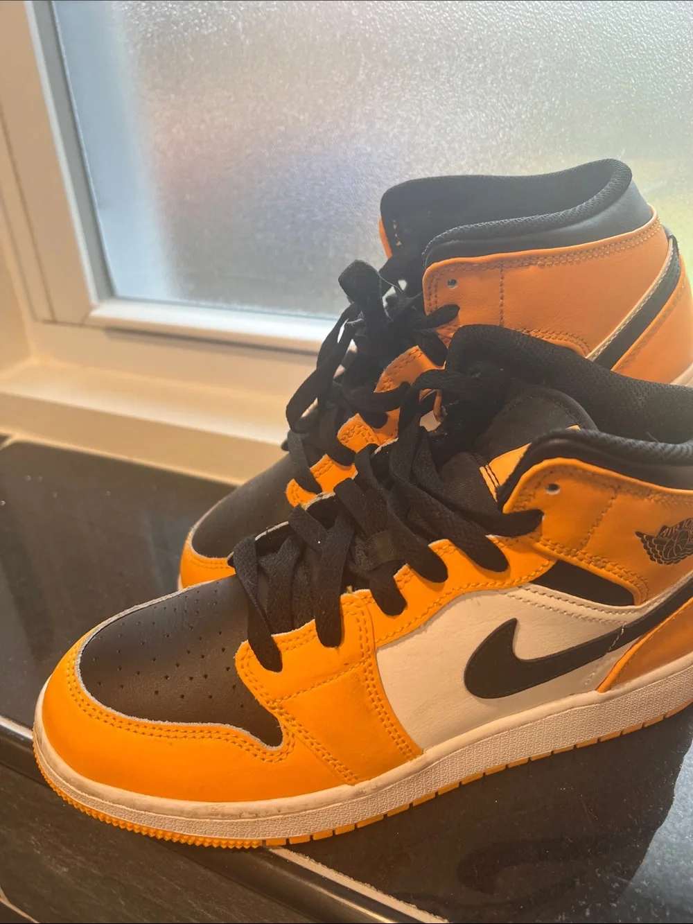 Nike Air Kids High-Top Sneakers in Orange and Black 6Y 554725-701 Taxi